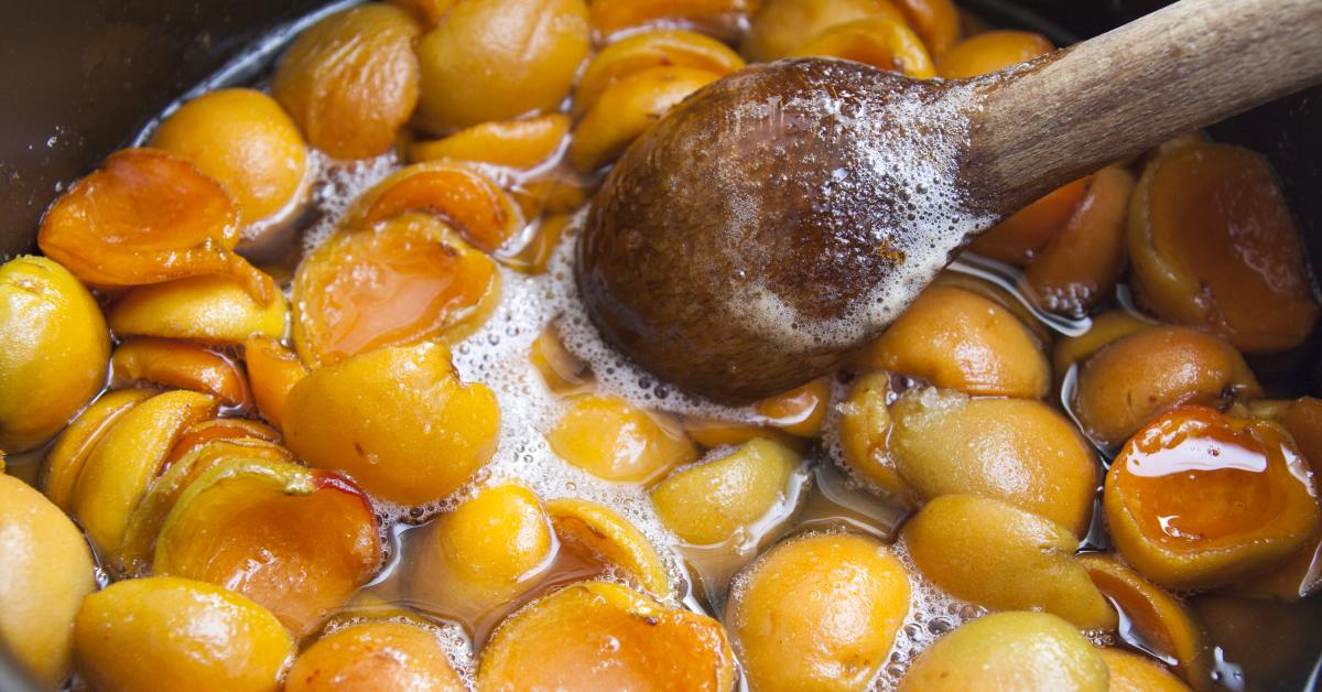 Абрикосовое варенье с косточками