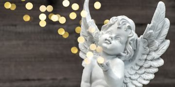 ангел-хранитель оберегает