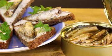 бутерброды со шпротами