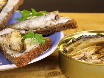 бутерброды со шпротами