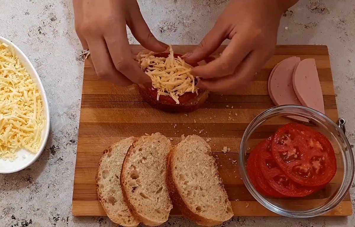 горячие бутерброды на сковороде