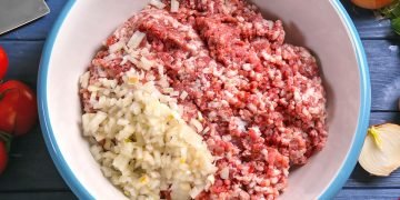 добавлять ли муку в фарш