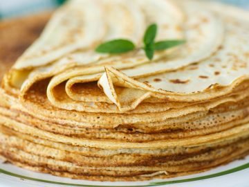 добавлять сметану в тесто для блинов