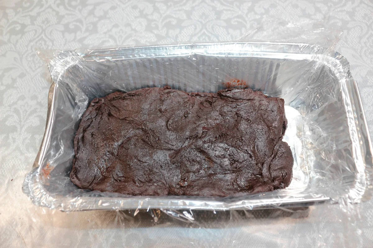 форма с шоколадной массой