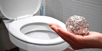 фольга в унитазе