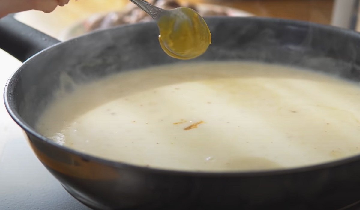 фрикадельки под сливочным соусом