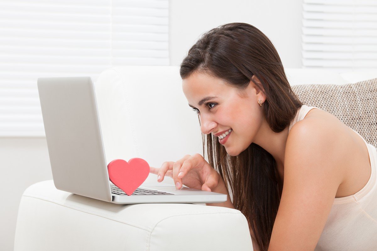 Искать по фото на сайтах знакомств в интернете