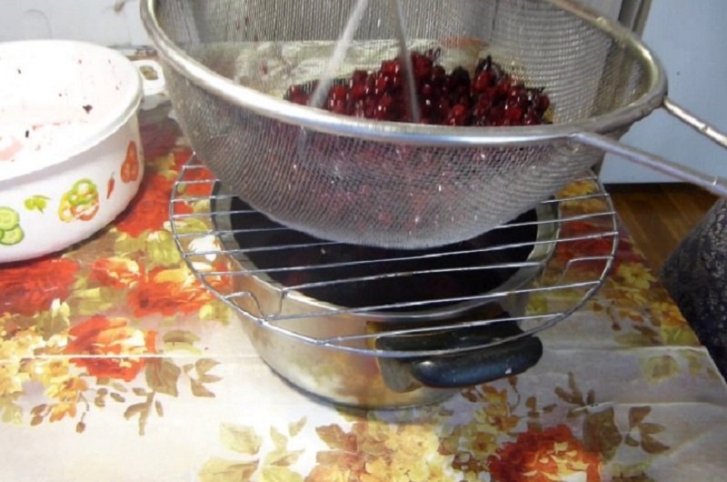 пюрирование ягод ситом
