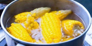 Как быстро сварить кукурузу