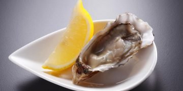 Как едят устрицы