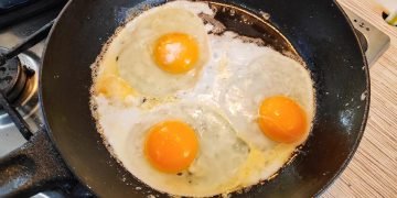 как готовить яичницу