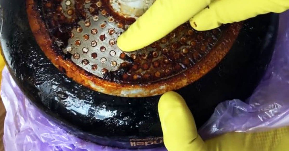 Как почистить сковороду от нагара