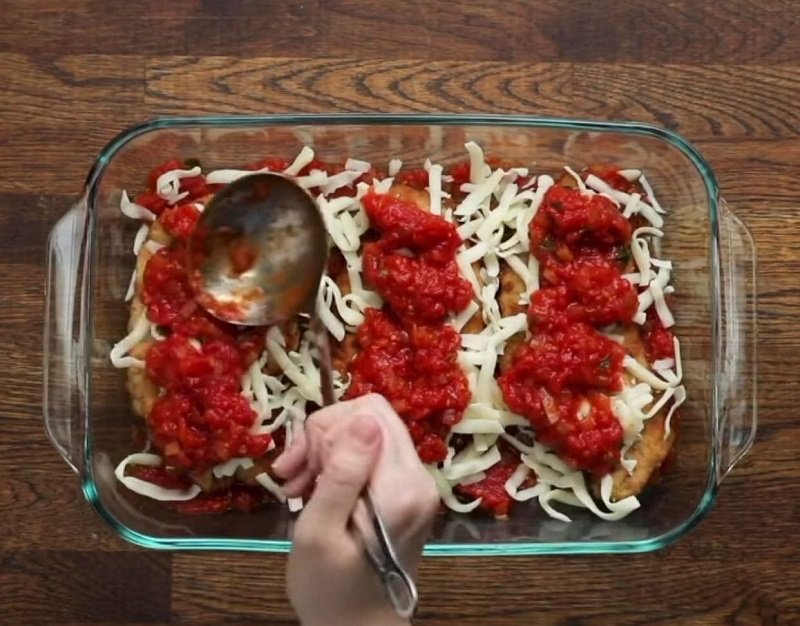 курица в томатном соусе