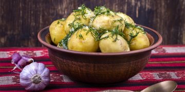 Как приготовить молодую картошку