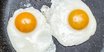Как сделать яичницу