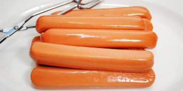 Как варить сосиски в кастрюле