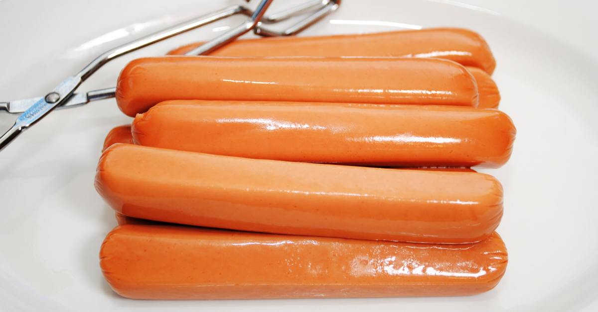 Как варить сосиски в кастрюле