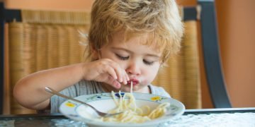 Как заставить ребенка есть