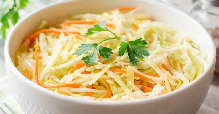 Капустный салат с морковью как из школьной столовой
