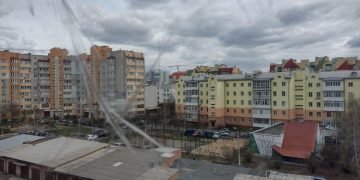 клейкая лента и зеркало