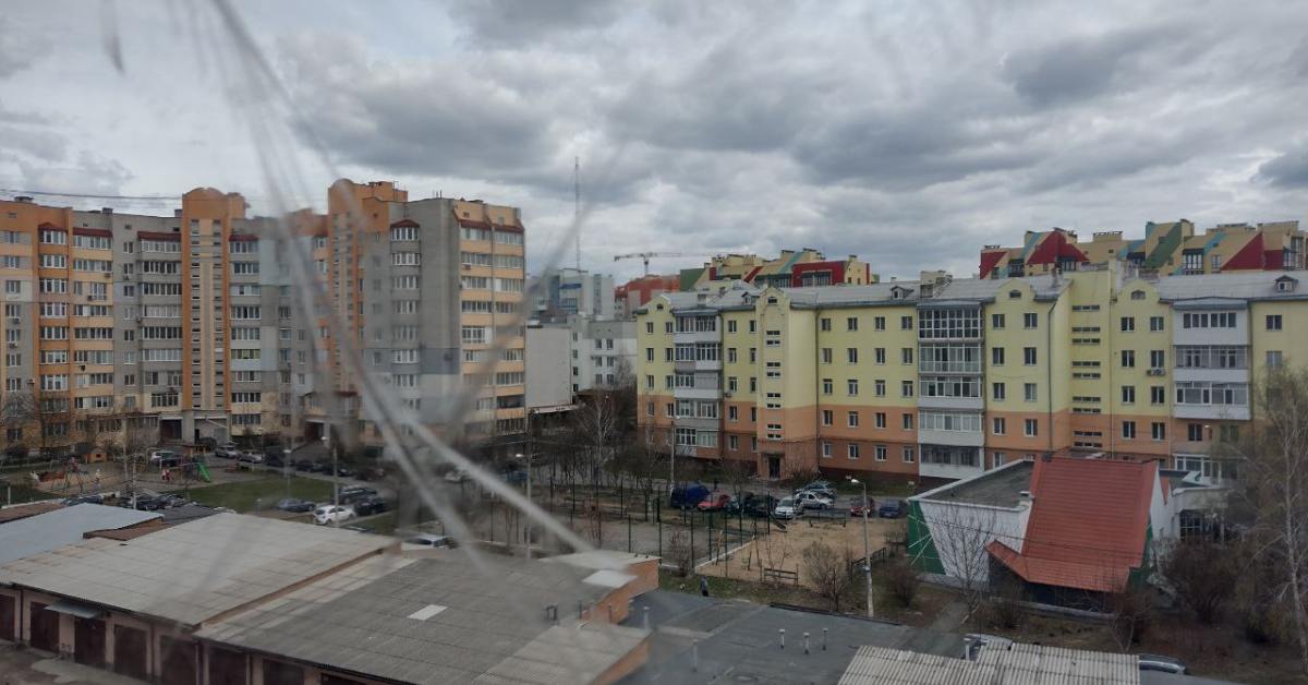 клейкая лента и зеркало