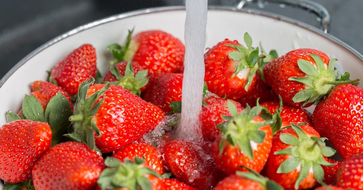 клубника в соленой воде