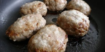 Котлеты с черным хлебом