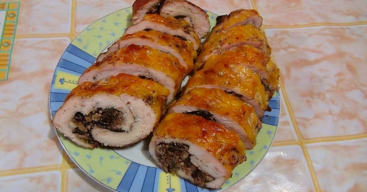 Куриный рулет с черносливом