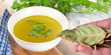 лавровый лист в бульоне