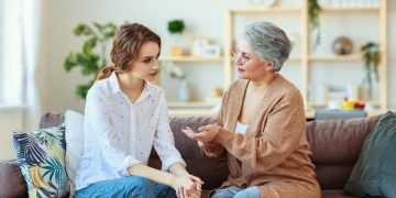 Мама любит сестру