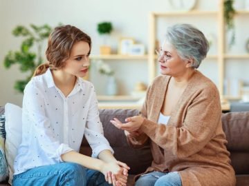 Мама любит сестру