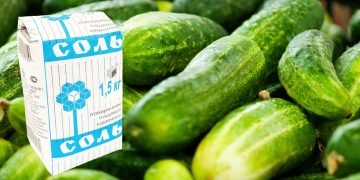 натирание огурцов солью