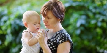 Найти няню для ребенка