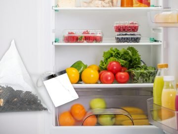Неприятный запах из холодильника