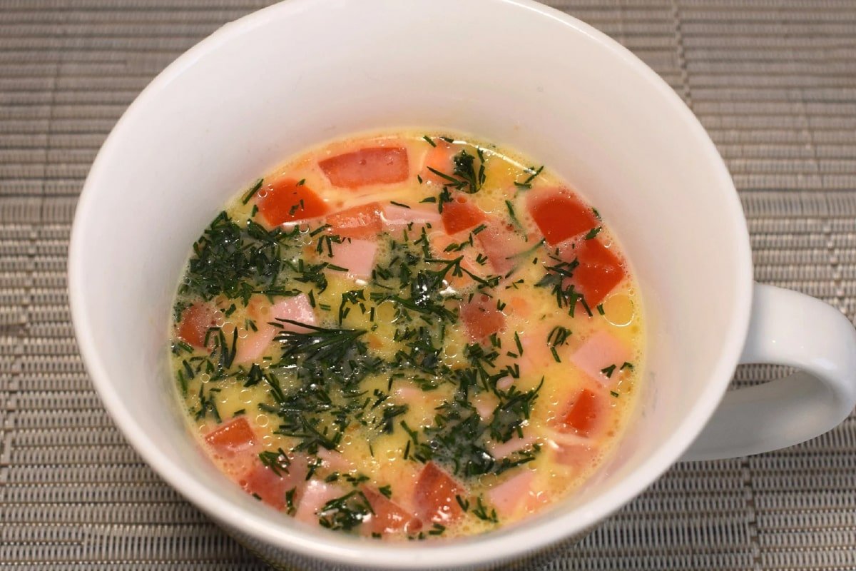 смешанные в чашке ингредиенты