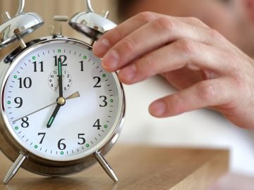 почему нельзя откладывать будильник
