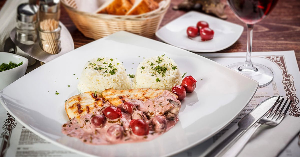 Почему в ресторанах тарелки блестят