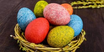 покраска яиц рисом