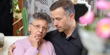 Помощь сына матери