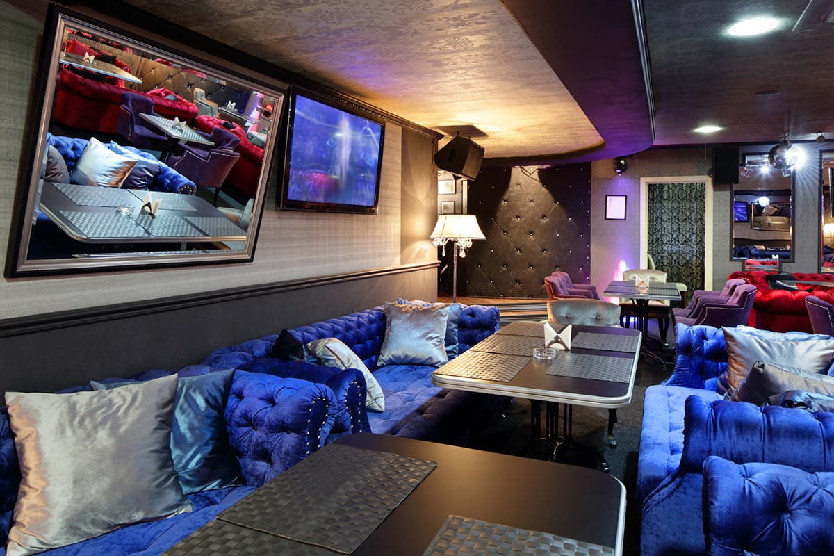 телевизор в зале ресторана