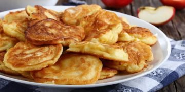 Пышные оладьи с яблоками