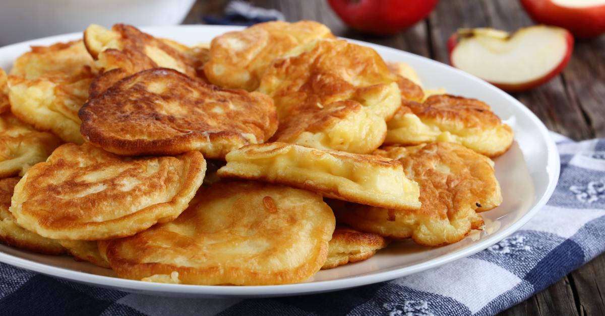 Пышные оладьи с яблоками