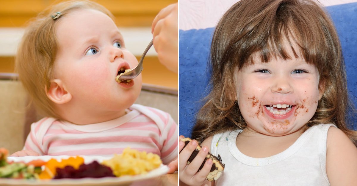 Ребенок ест самостоятельно