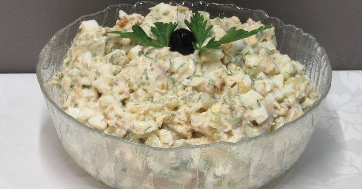 Рыбный салат с яйцом