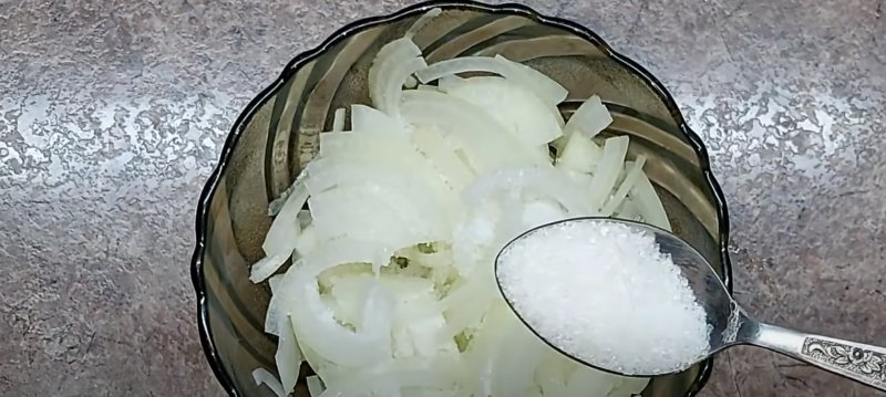 Салат «Бычок» с яблоком