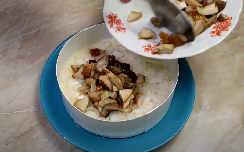 салата с курицей