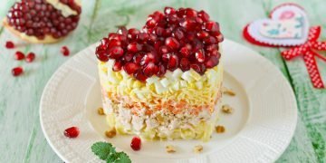 Салат с гранатом и курицей