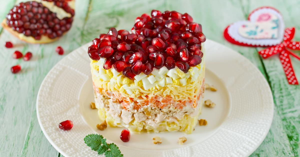 Салат с гранатом и курицей