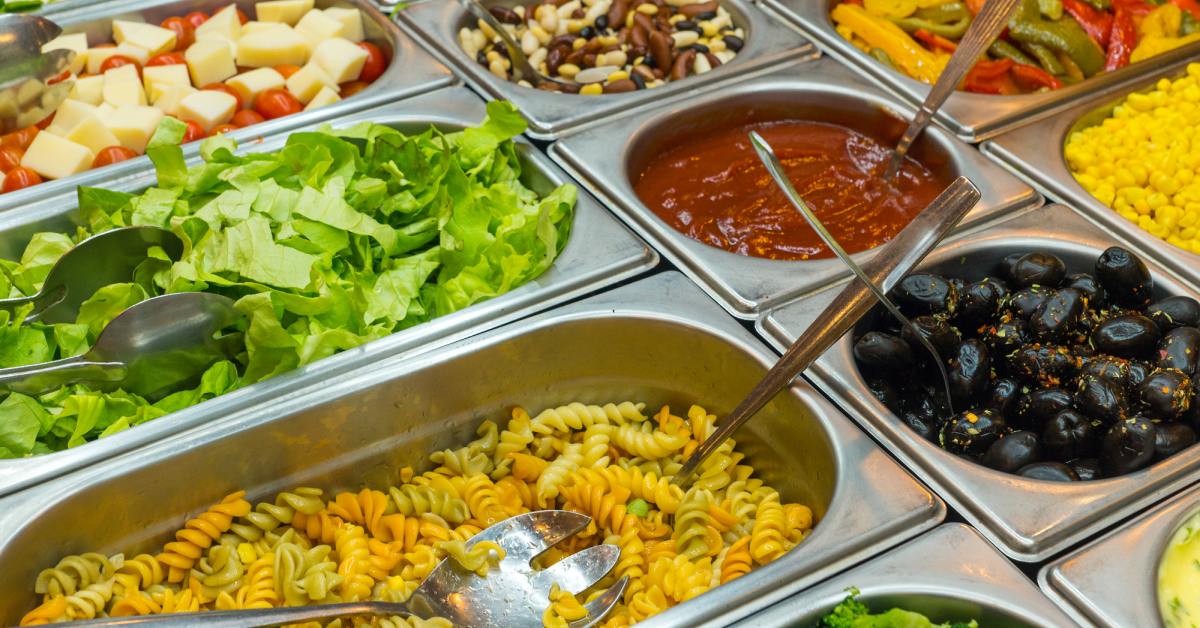 Шведский стол в отеле