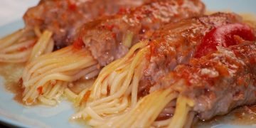 Спагетти с фаршем и томатной пастой